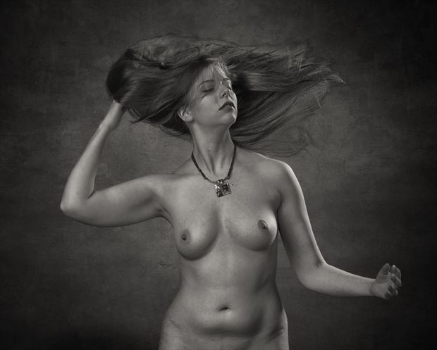 xevv artistic nude photo by photographer tom gore