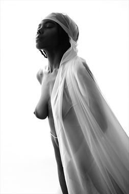 y se visti%C3%B3 de blanco artistic nude photo by photographer gustavo combariza