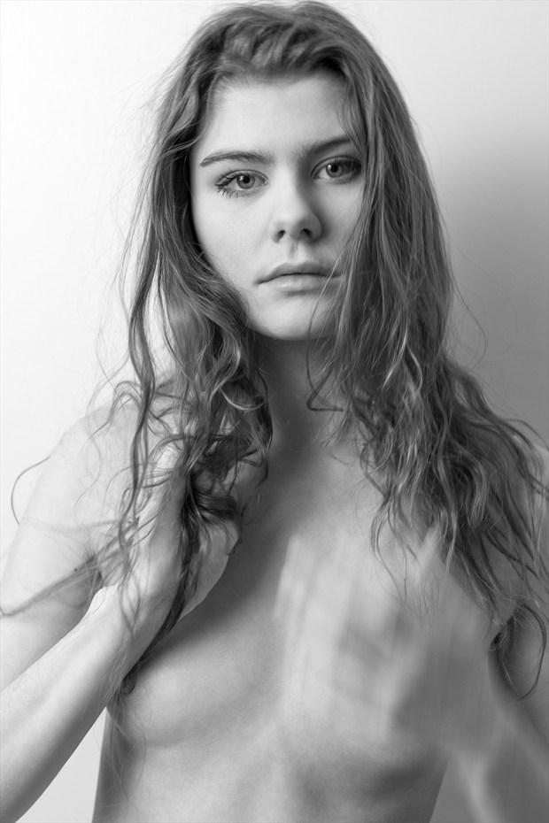 Monika Artistic Nude Photo print by Photographer Fr%C3%A9d%C3%A9ric Desch%C3%AAnes