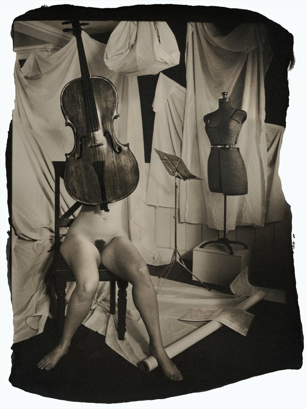 Music from within Artistic Nude Photo print by Photographer Thomas Sauerwein