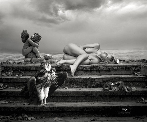 SWEET DEATH Artistic Nude Photo print by Artist GonZaLo Villar