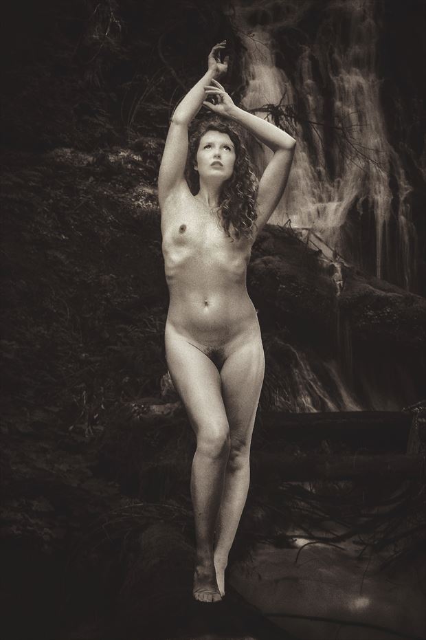 aphrodite de la for%C3%AAt sepia artistic nude photo print by photographer the artlaw