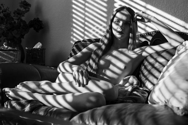 artistic nude natural light photo print by photographer lonnie tate