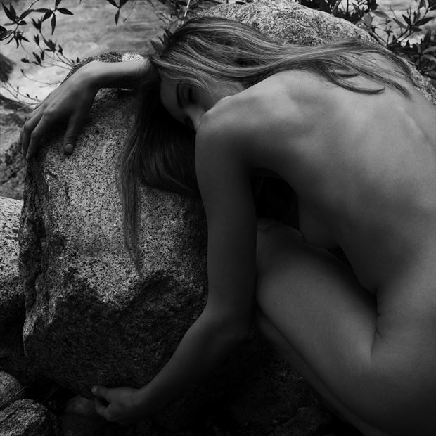 artistic nude nature photo print by photographer lonnie tate