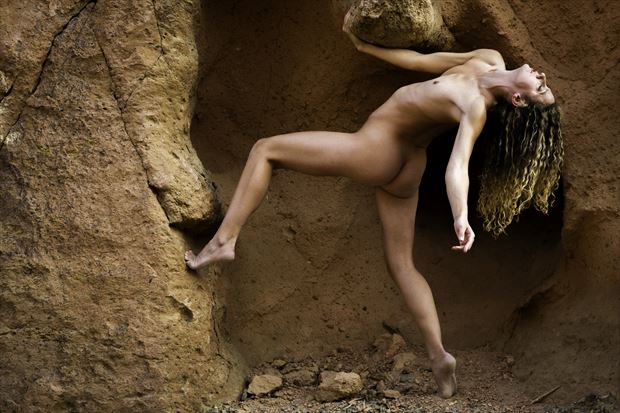 artistic nude nature photo print by photographer lonnie tate