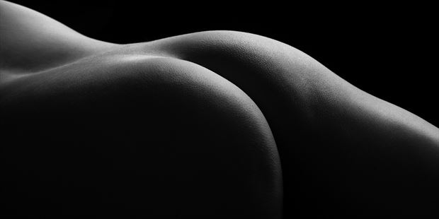 contours artistic nude photo print by photographer justin mortimer