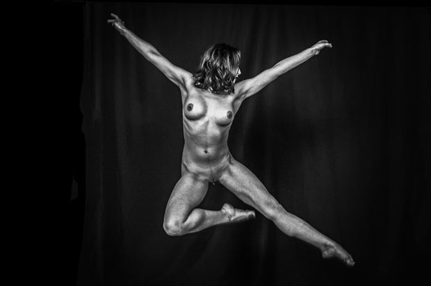 dancer artistic nude photo print by photographer robert l person