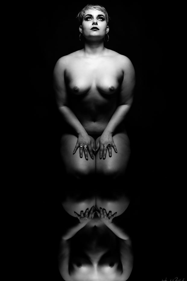 hourglass reflection artistic nude photo print by artist zahndh23