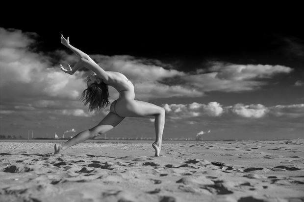 jump in freedom artistic nude photo print by photographer louis sauter