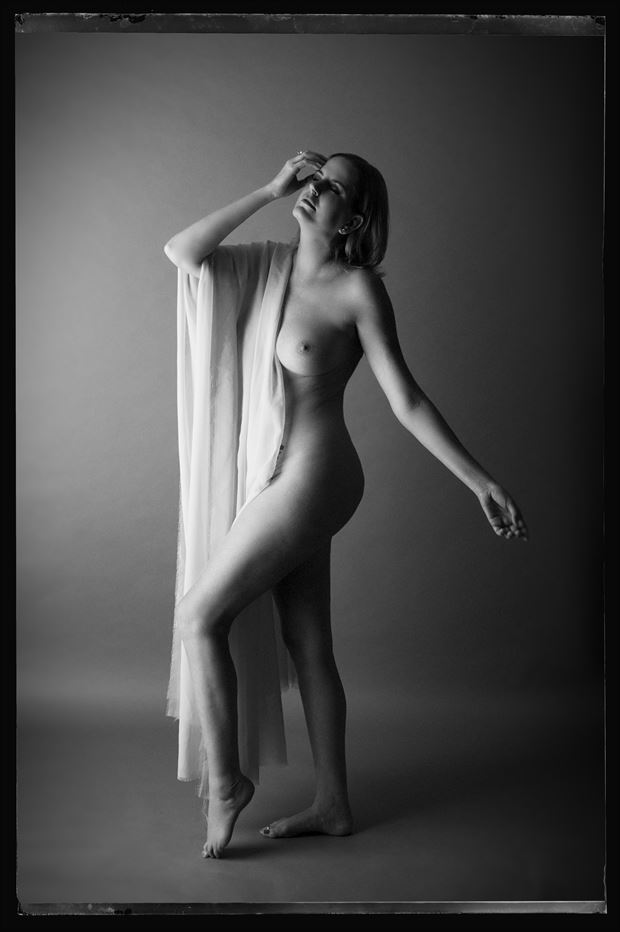 the dance 1 artistic nude photo print by photographer thomas photo works