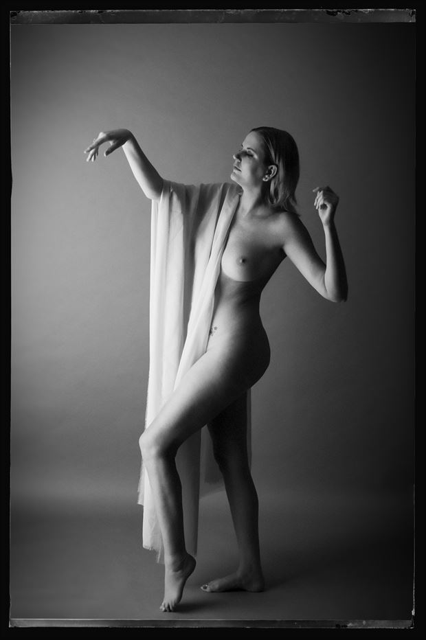 the dance 3 artistic nude photo print by photographer thomas photo works