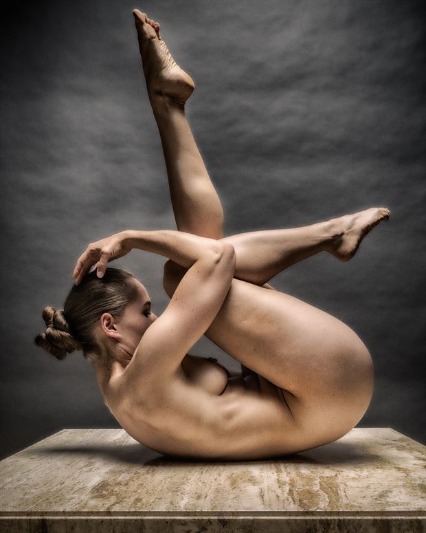 tight tuck artistic nude photo print by photographer rick jolson