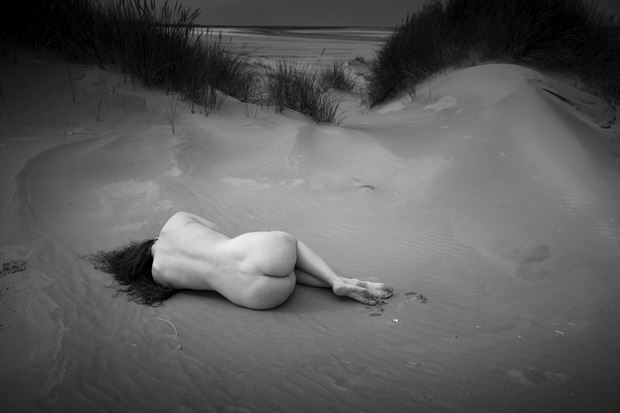 waiting for the sun artistic nude photo print by photographer louis sauter